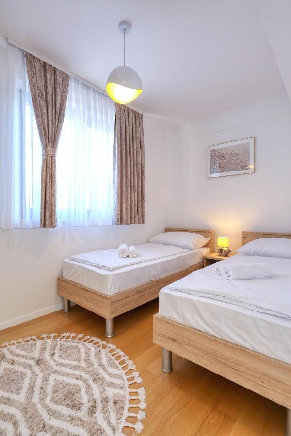 Apartments Perla With Free Parking Zadar Buitenkant foto